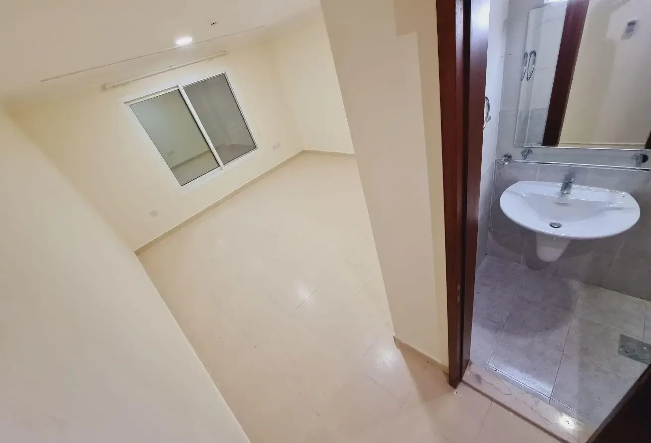 5 Bed | 5 Bath | Old Airport | QAR 10,000 | Flat