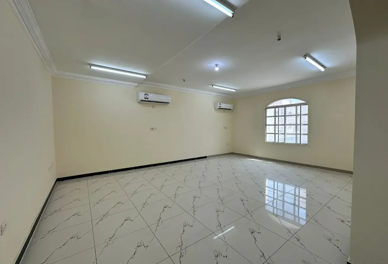 Brand New Compound Villa| 05 Bedrooms| Ain Khaled - view 1