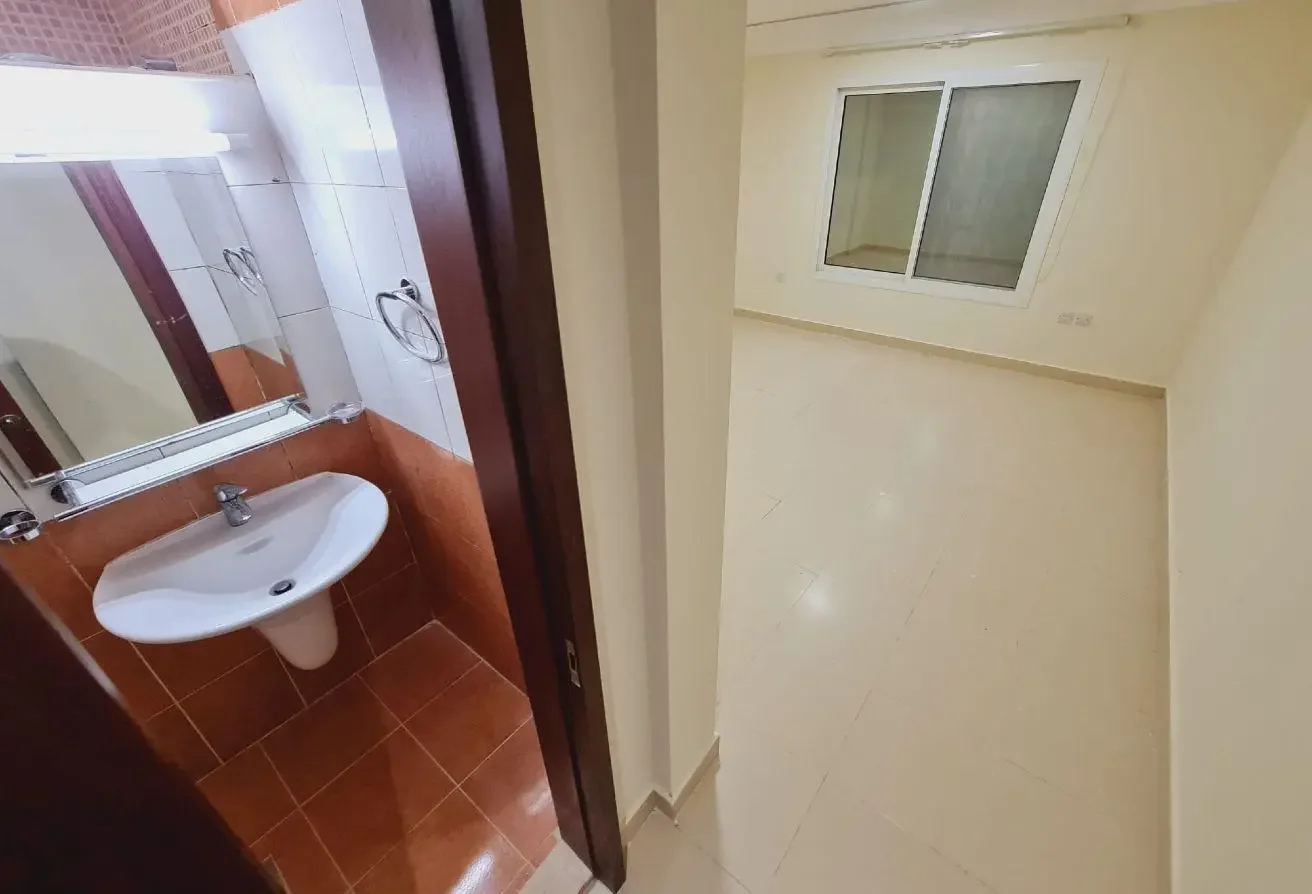 5 Bed | 5 Bath | Old Airport | QAR 10,000 | Flat