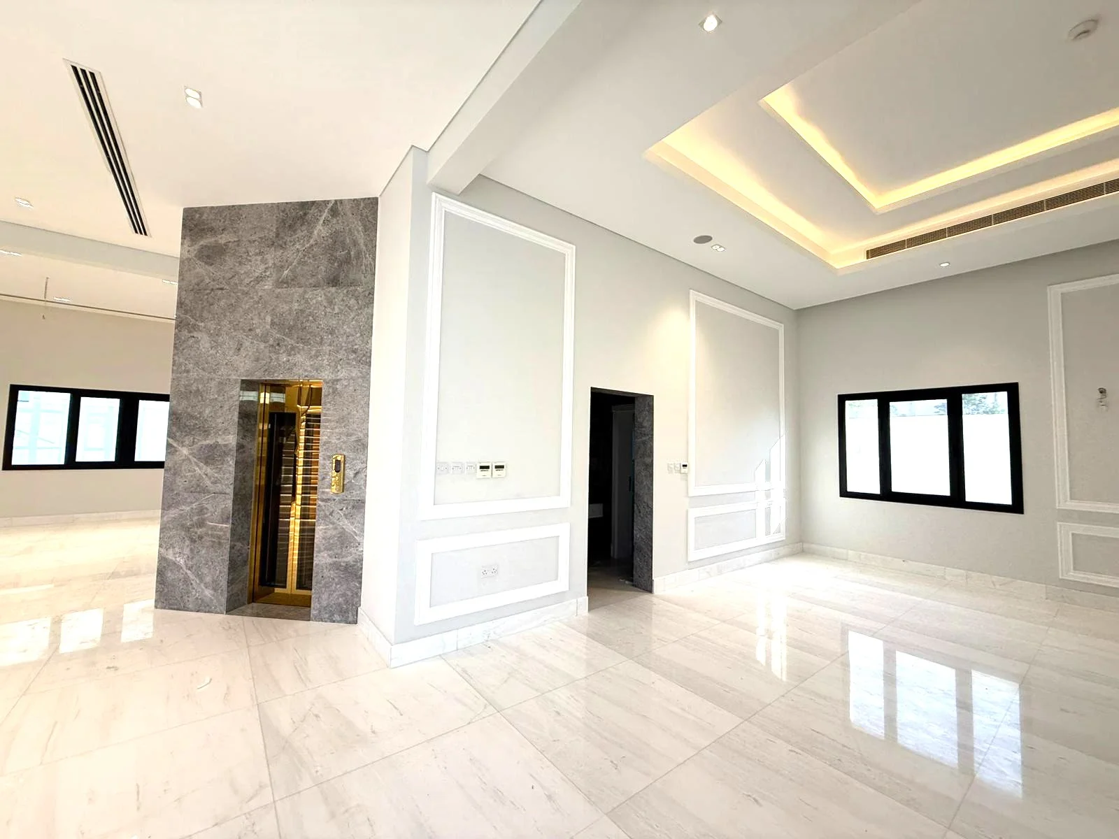 ULTRA-LUXURY CORNER 8BR VILLA WITH POOL & JACUZZI