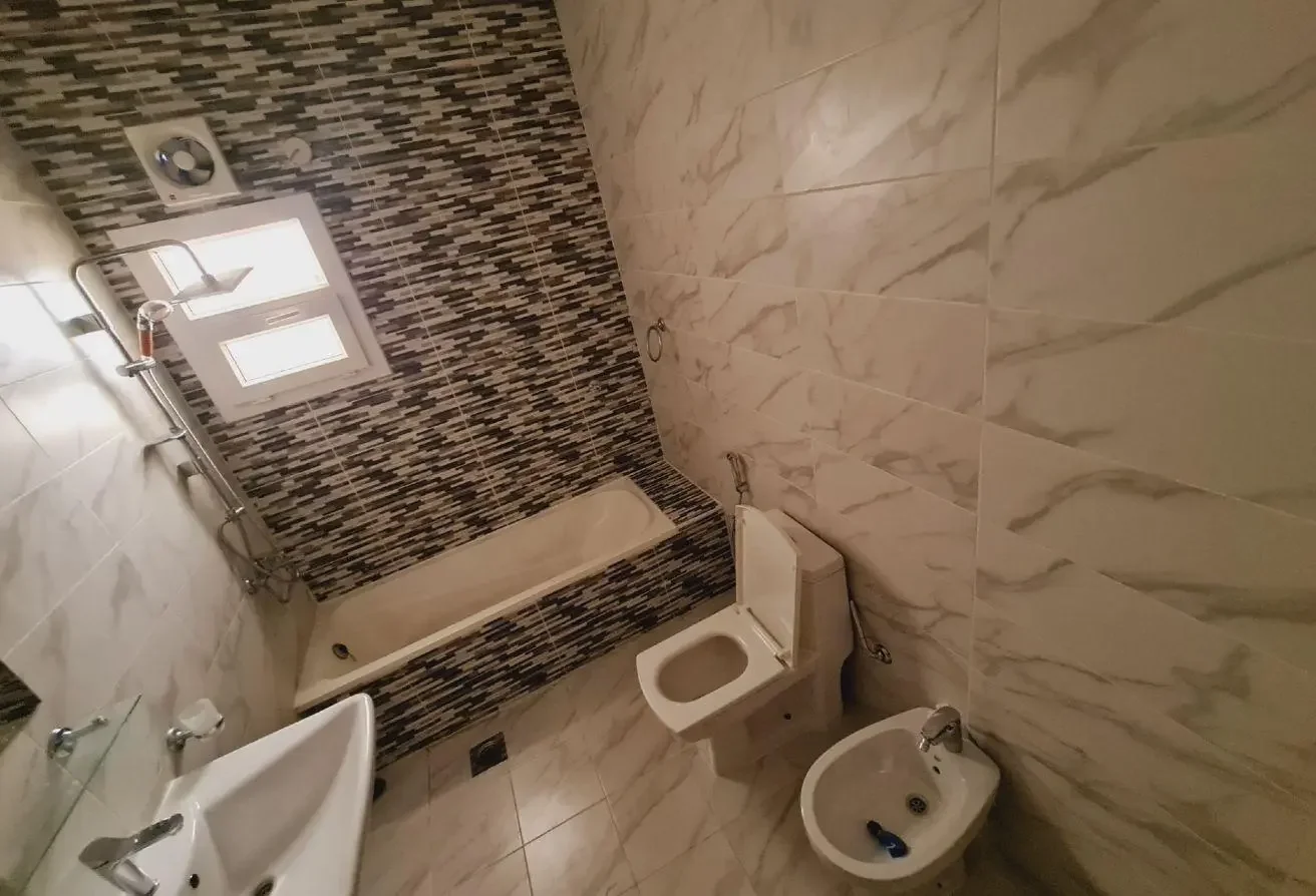 6 Bed | 5 Bath | Outhouse | QAR. 12,000 | Villa