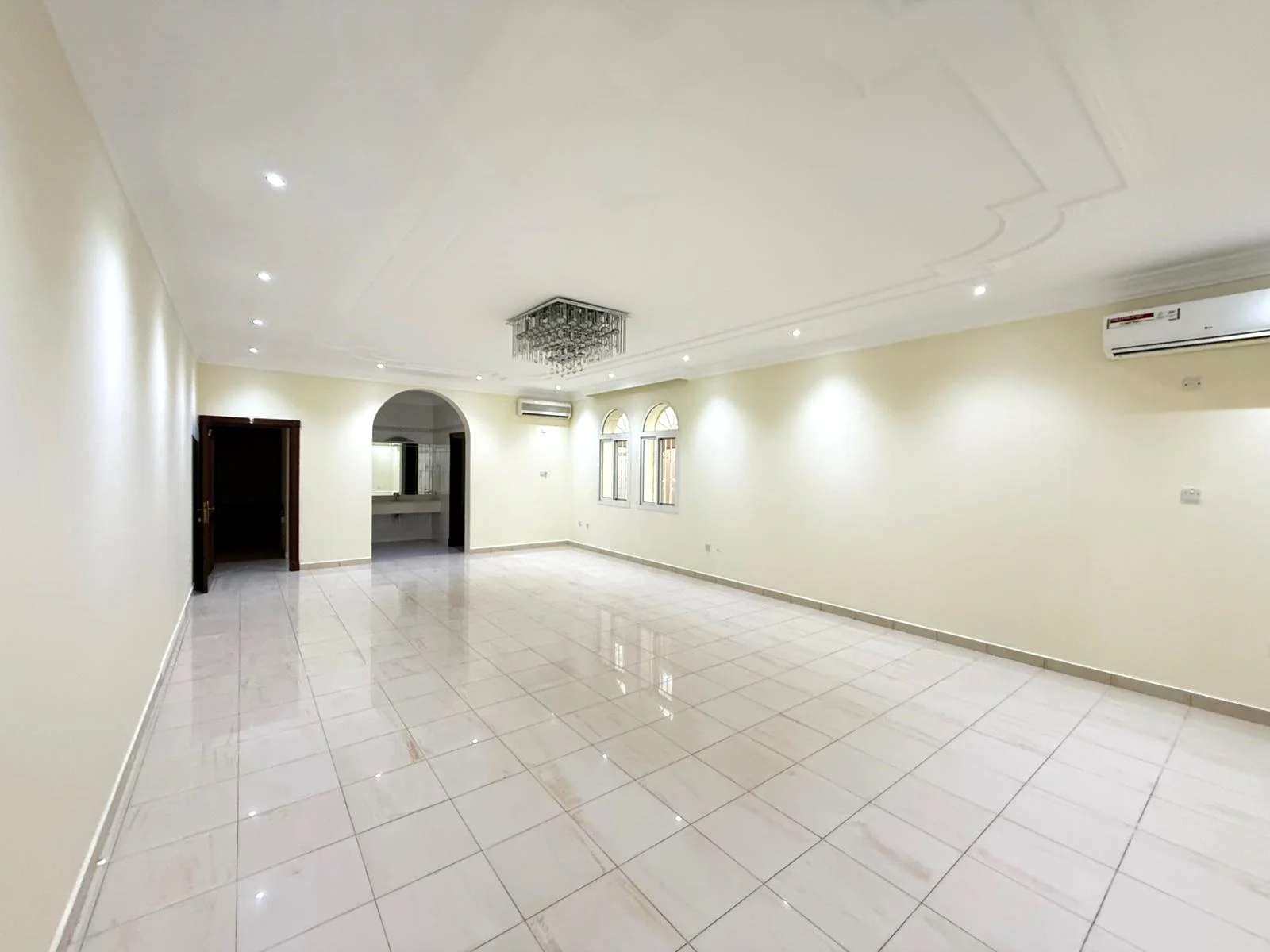 SPACIOUS 5BR CORNER VILLA | WEST BAY-ONAIZA