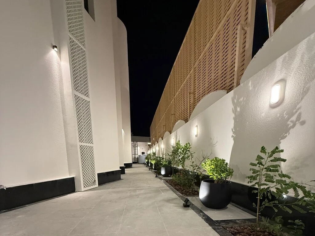 EXCLUSIVE HIGH-END SPACIOUS MODERN VILLA