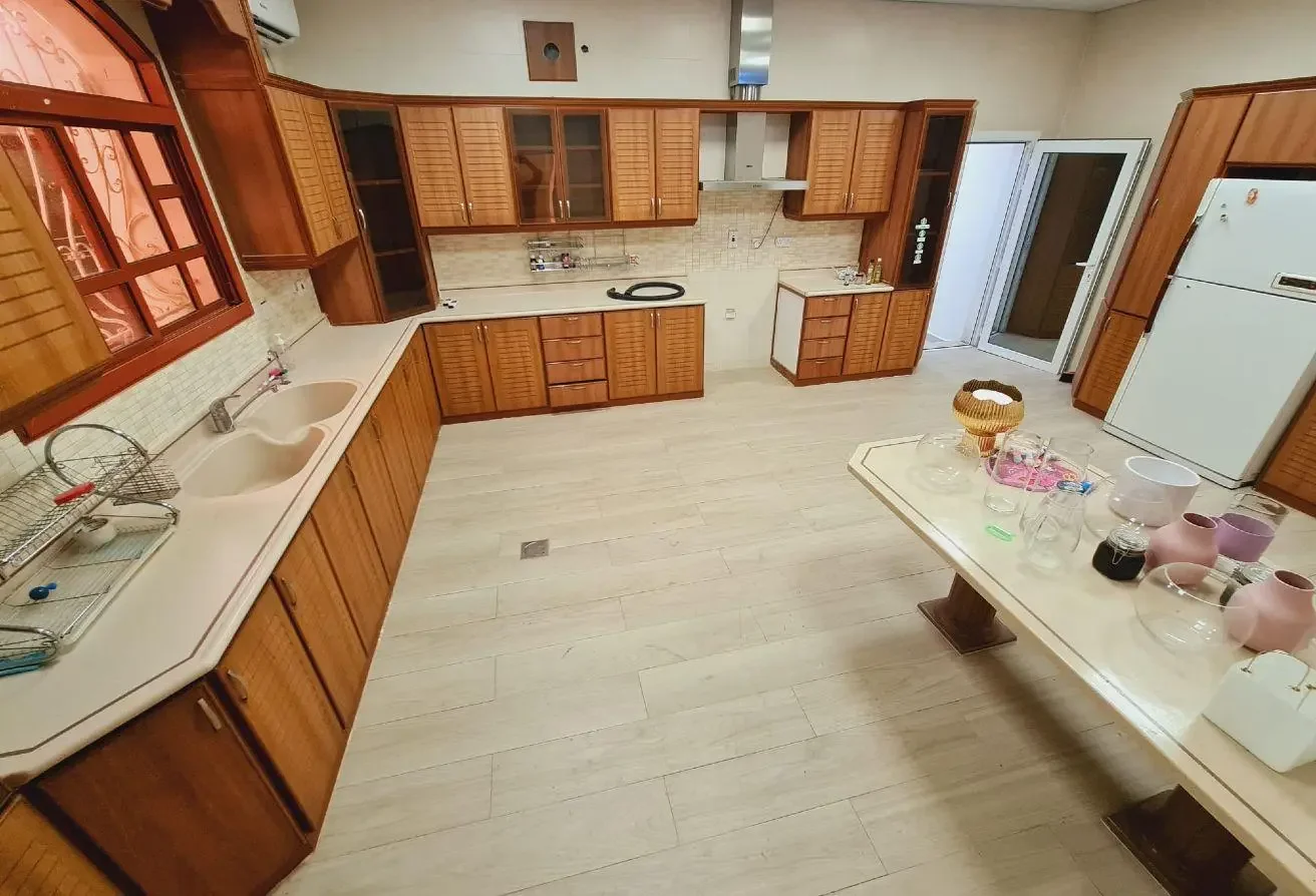 10 Bed | 10 Bath | Elevator | Luxury | Abu hamour