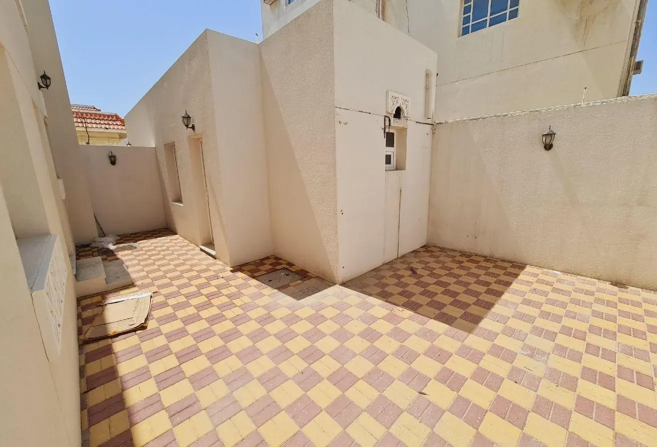 6 Bed | 5 Bath | Outhouse | QAR. 12,000 | Villa