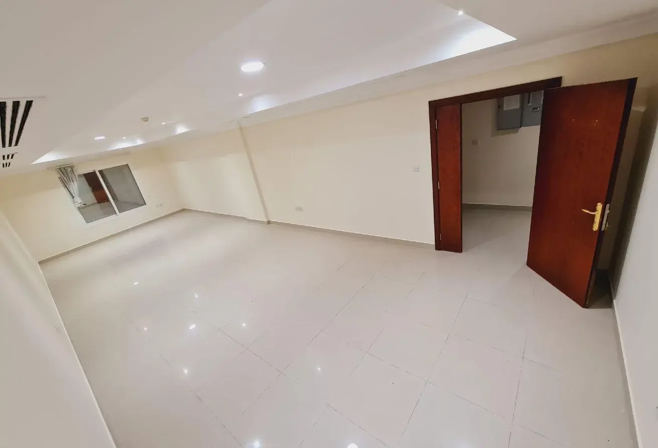 5 Bed | 5 Bath | Old Airport | QAR 10,000 | Flat