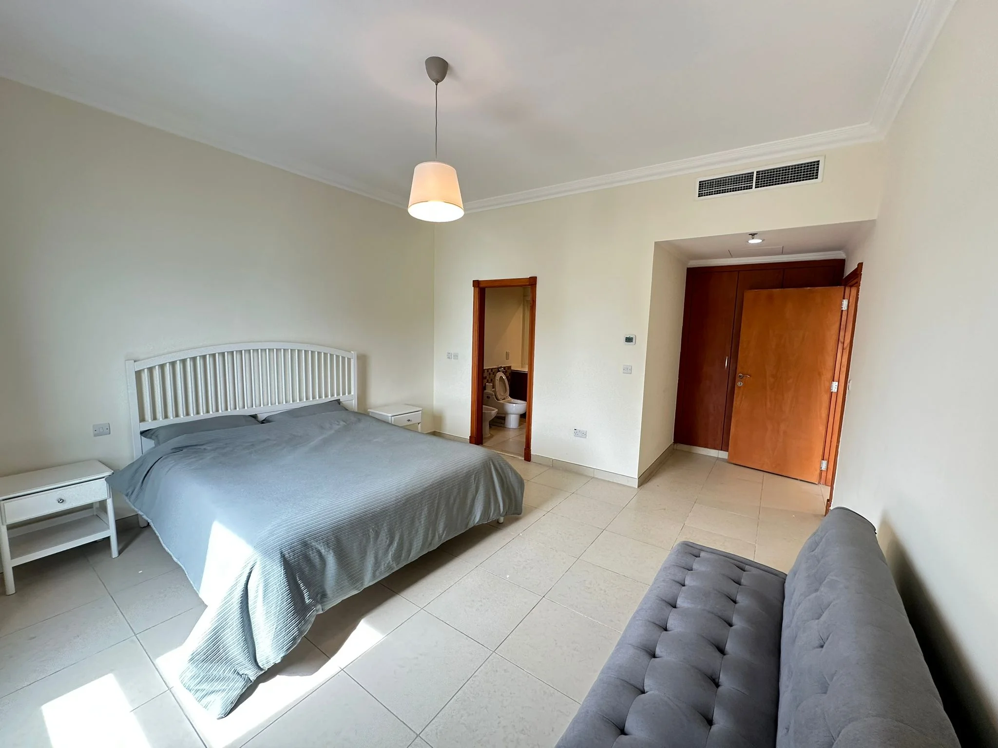 Luxury 1-BHK 7500 WITH STUNNING MARINA VIEW INCLUDING BILLS
