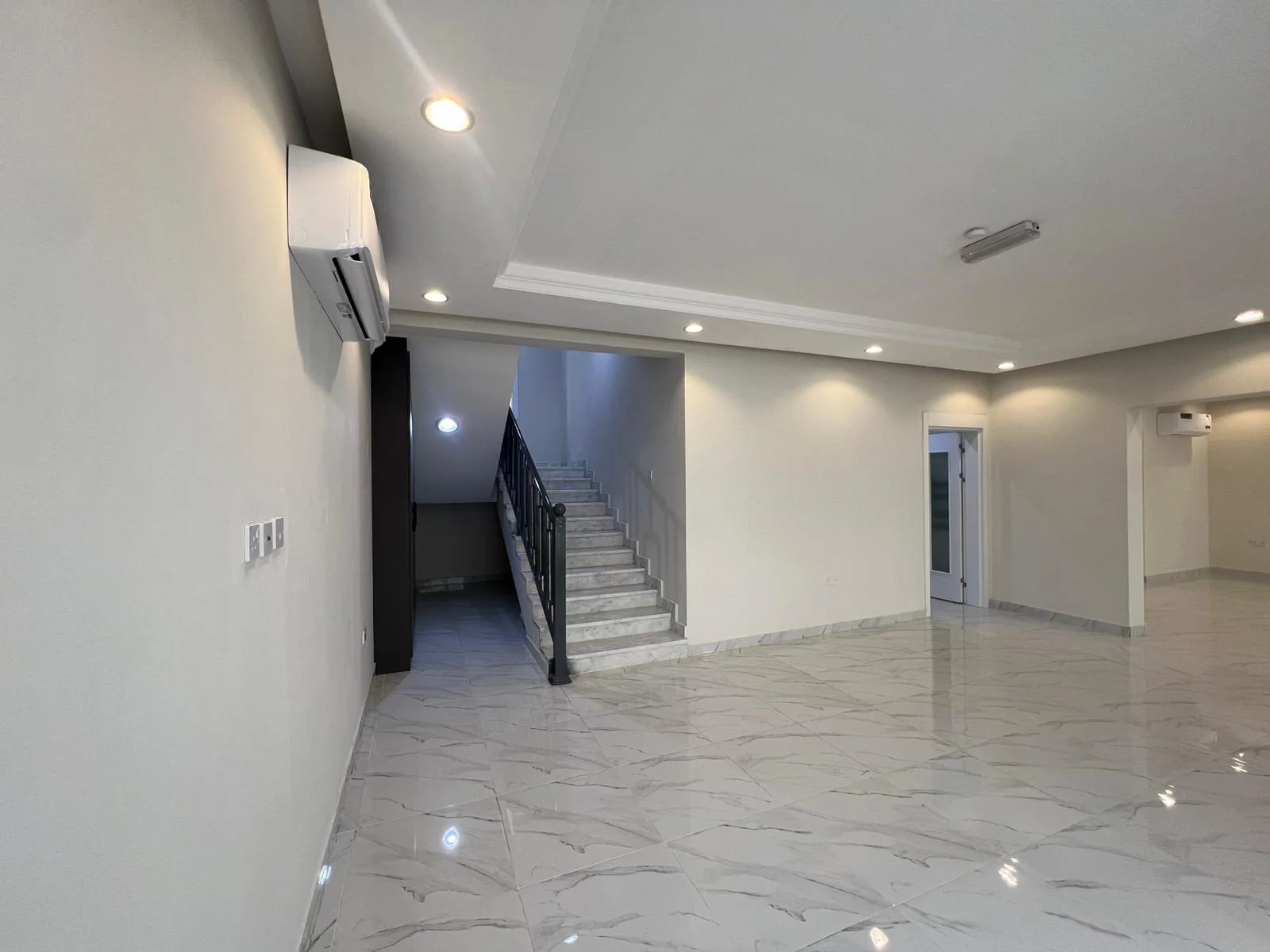Spacious 5-Bedroom UF Villa for Rent in Muraikh