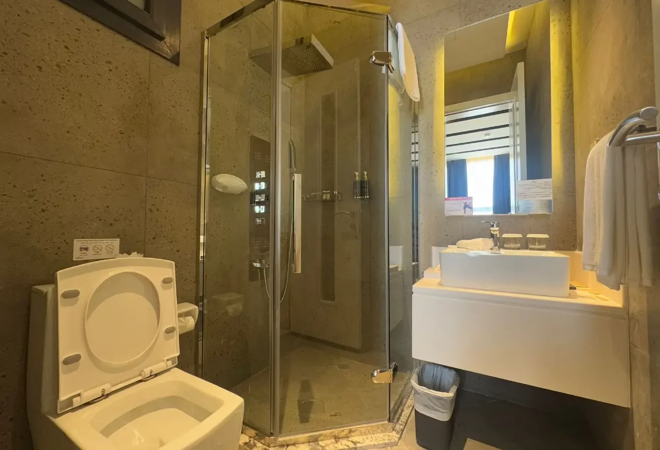 LUXURIOUS COMPOUND VILLA| 05 MASTER BEDROOMS| 450