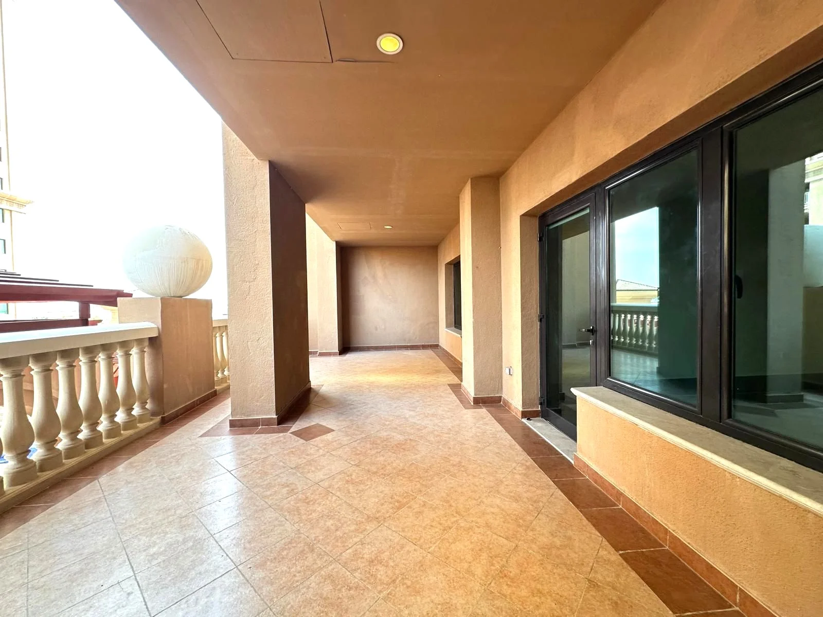 SPACIOUS SF 1BR + OFFICE | BIG BALCONY |