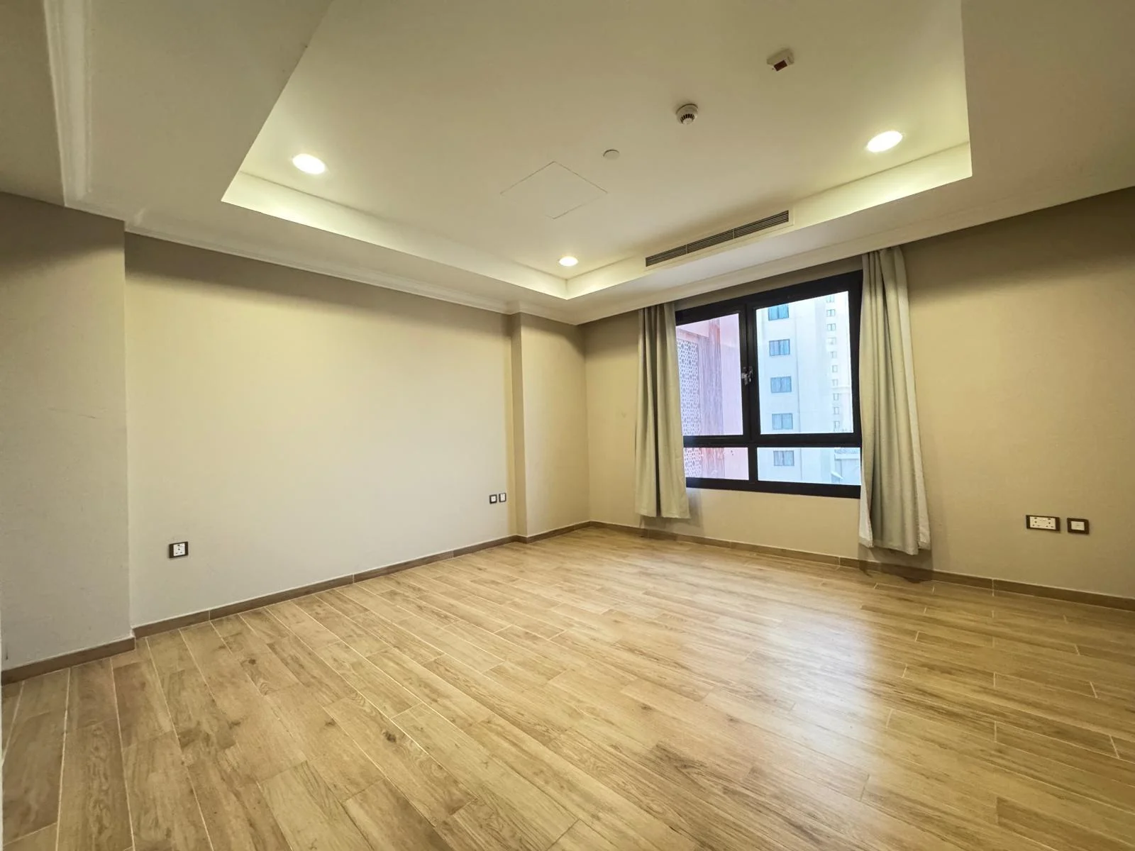 STYLISH MARINA LIVING – SPACIOUS 2BHK APT+BALCONY