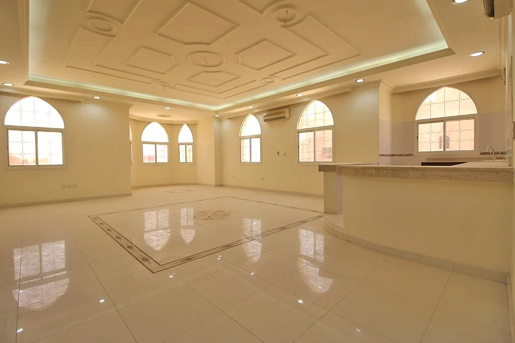 LARGE 10BR VILLA | PRIME LOCATION NEAR KATARA - view 1
