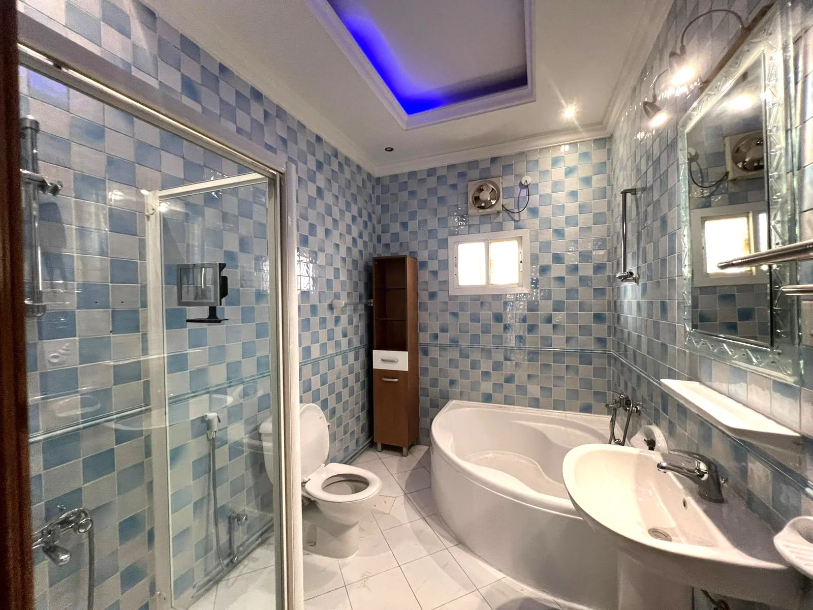 LARGE FAMILY VILLA |6BR + MAJLIS |PRIVATE POOL |