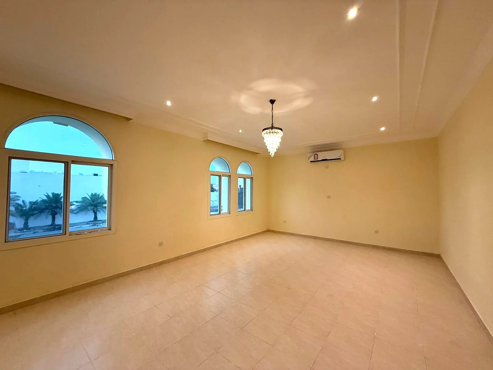 SPACIOUS 5BR CORNER VILLA | WEST BAY-ONAIZA