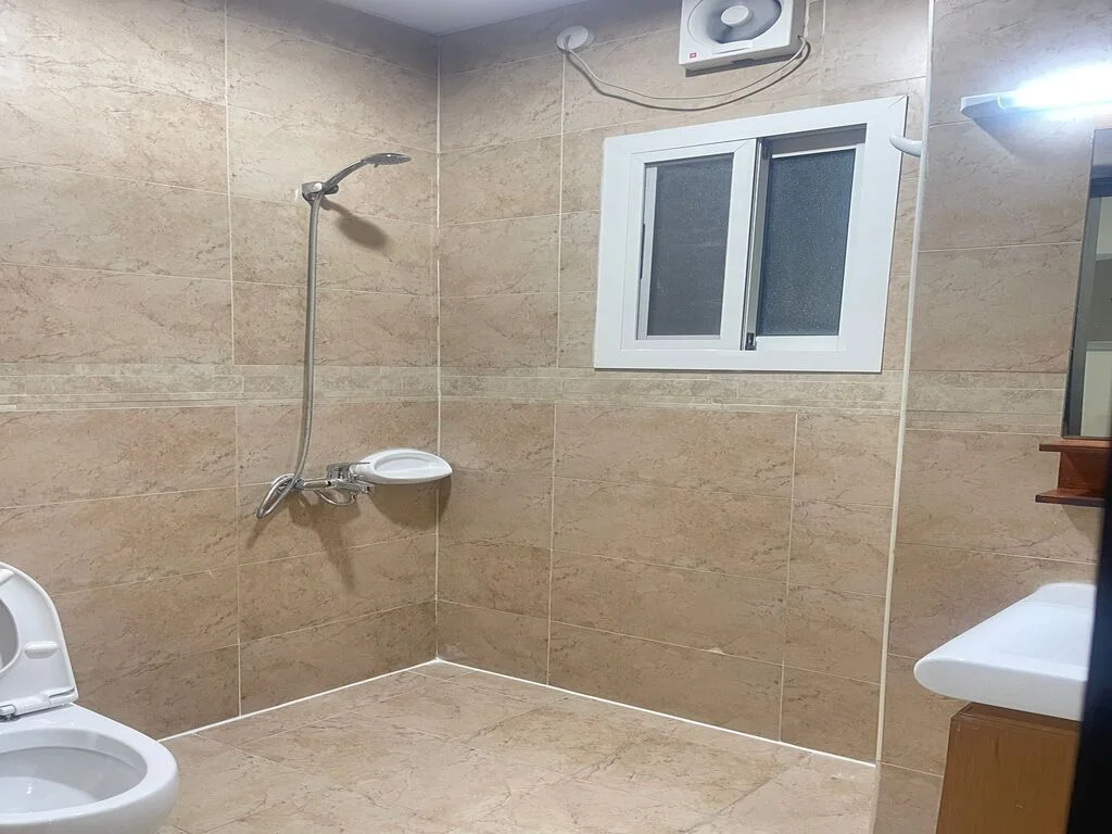 FURNISHED 2BHK APT WITH FACILITIES