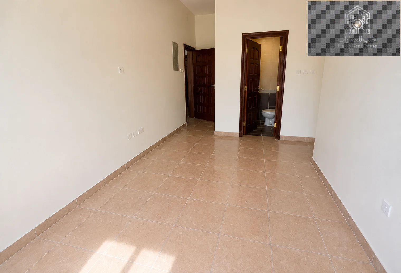 Well-located 2 bedroom unfurnished apartment in Bin Omran 35 - view 1
