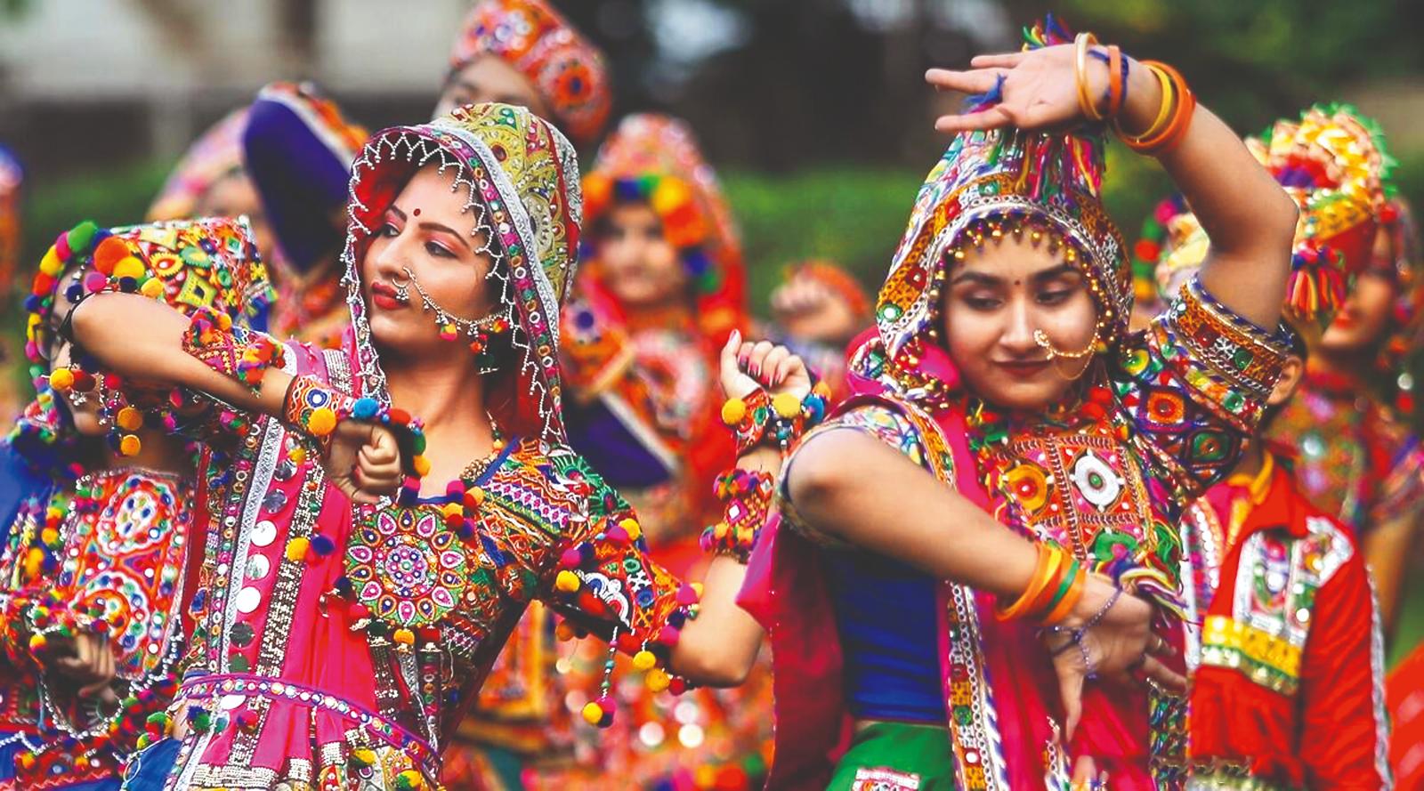 पेड-गरबा बंद हो, संगठनों की मांग!