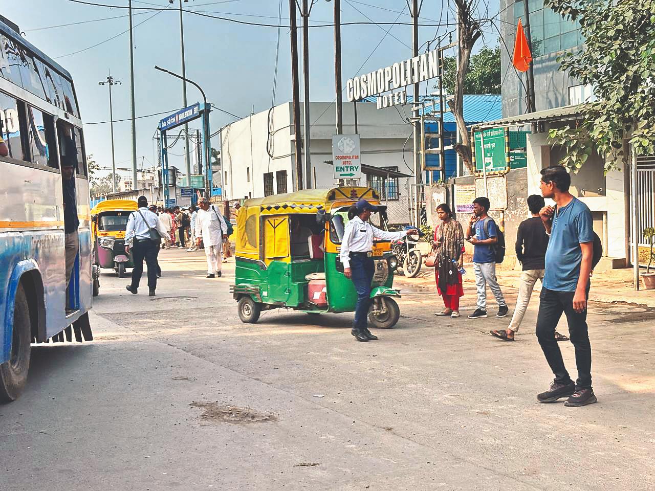 रिक्शों पर कार्रवाई...