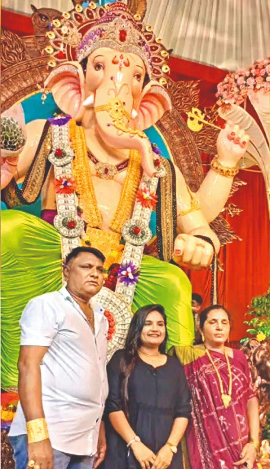 भाई-बहन ने चढ़ाया गणेशजी को 400 डॉलर का हार