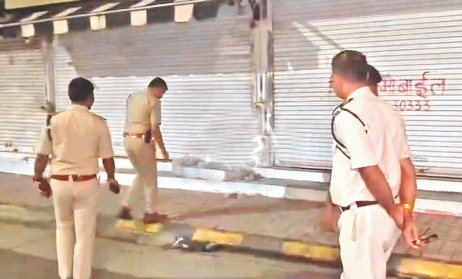 जुलूस में नाच रहे थे... धक्का लगने पर नाबालिग को मार डाला...!
