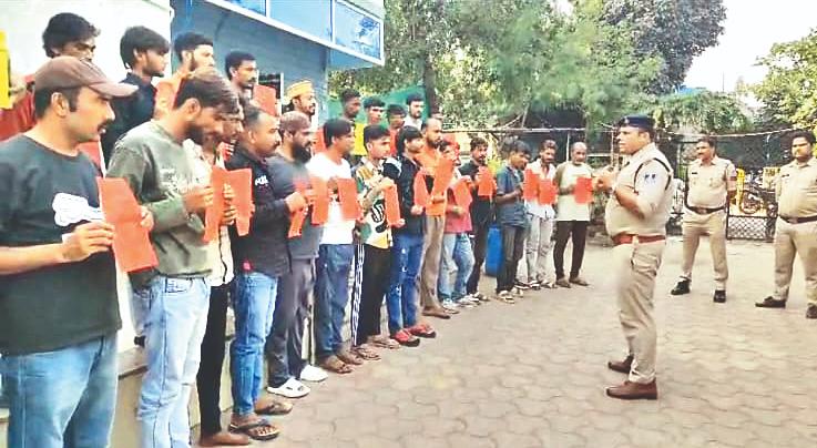 गुंडों के भरोसे शांति की उम्मीद... पुलिस को
