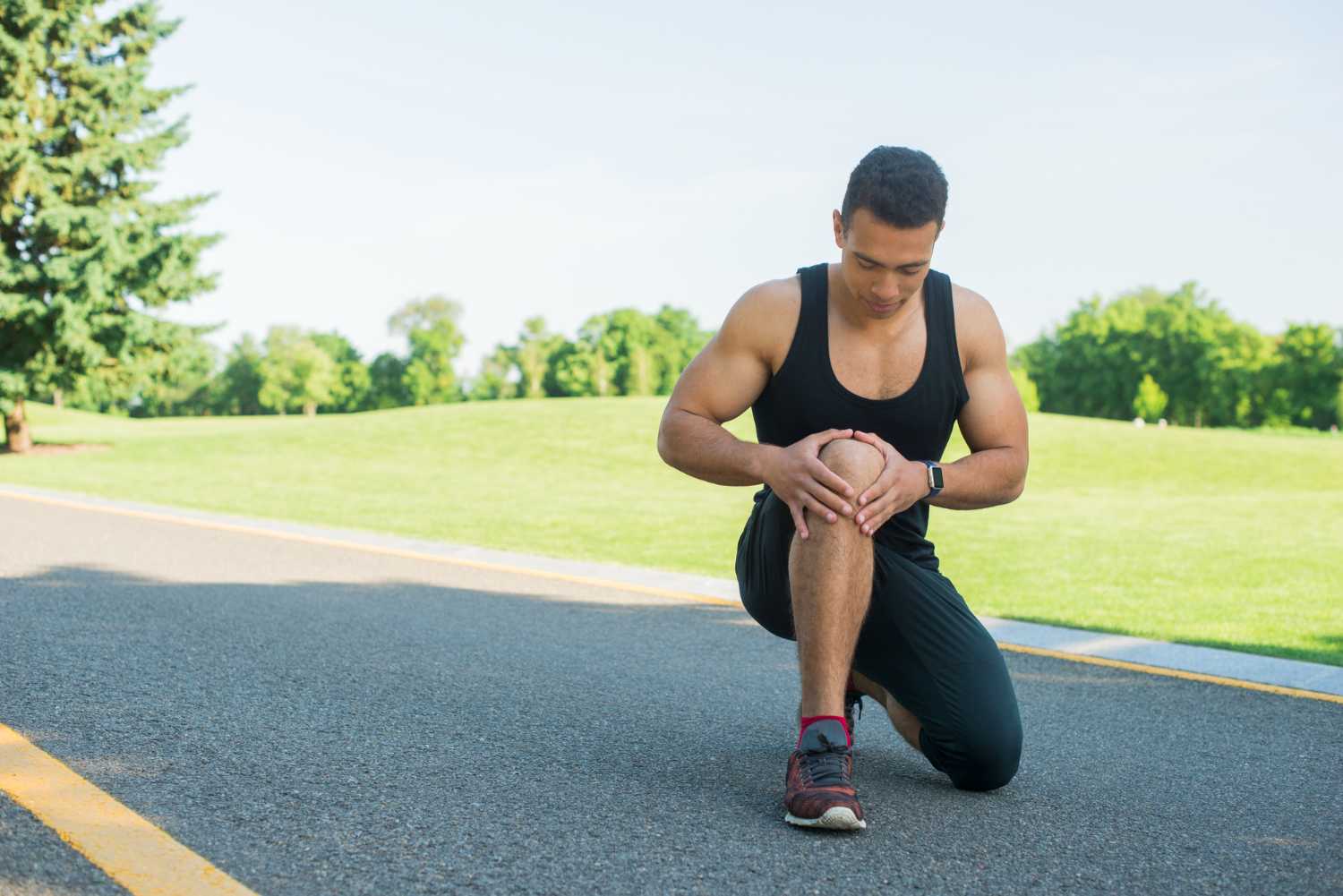 Common Knee Injuries in Sports: Warning Signs and Recovery Tips