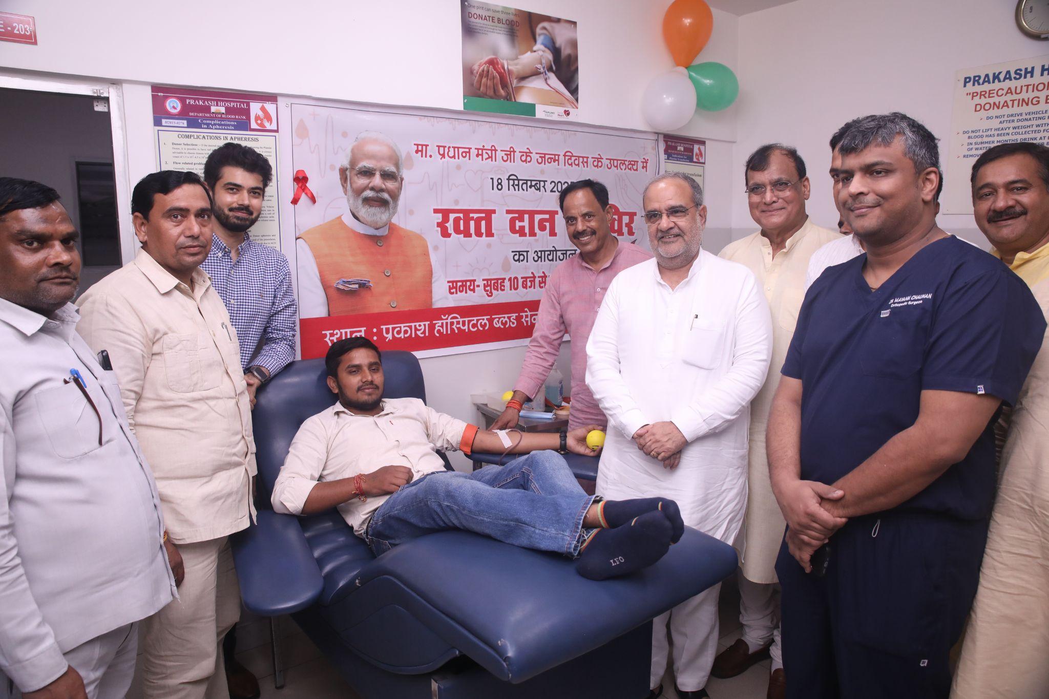 prominent leaders showing support to the volunteers