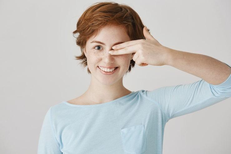 woman doing eye exercises