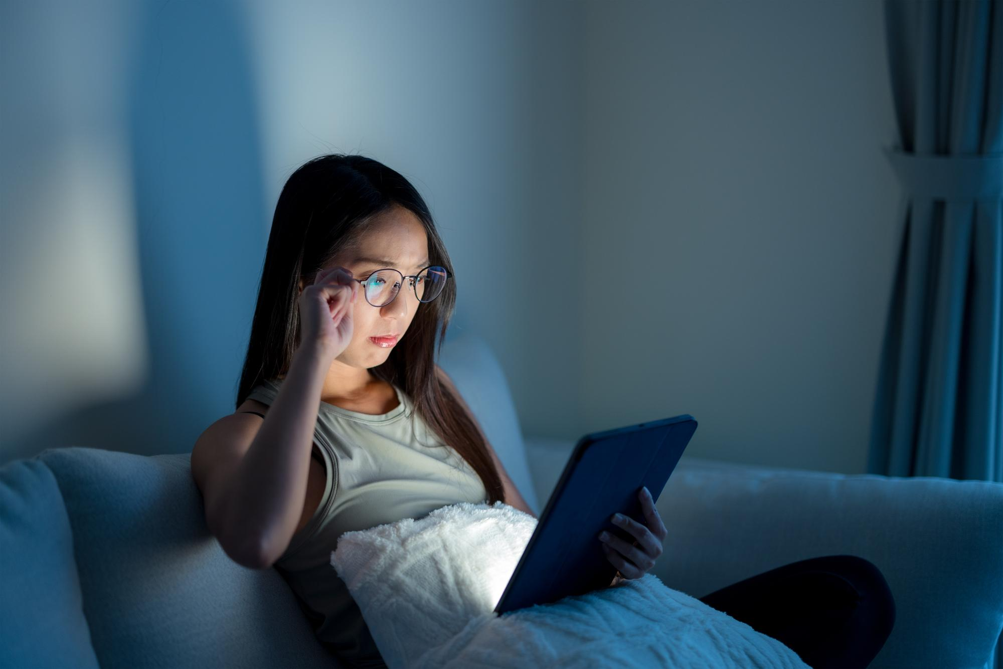 Blue Light and Skin Ageing: How Screens Damage Skin & Ways to Protect It