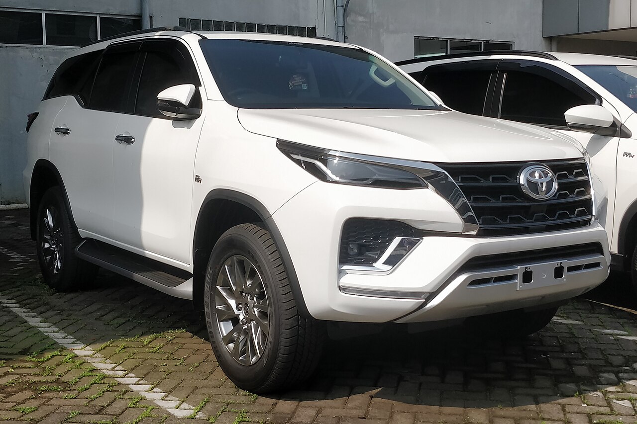 Toyota Fortuner 2.4 VRZ 4x2 Diesel A/T