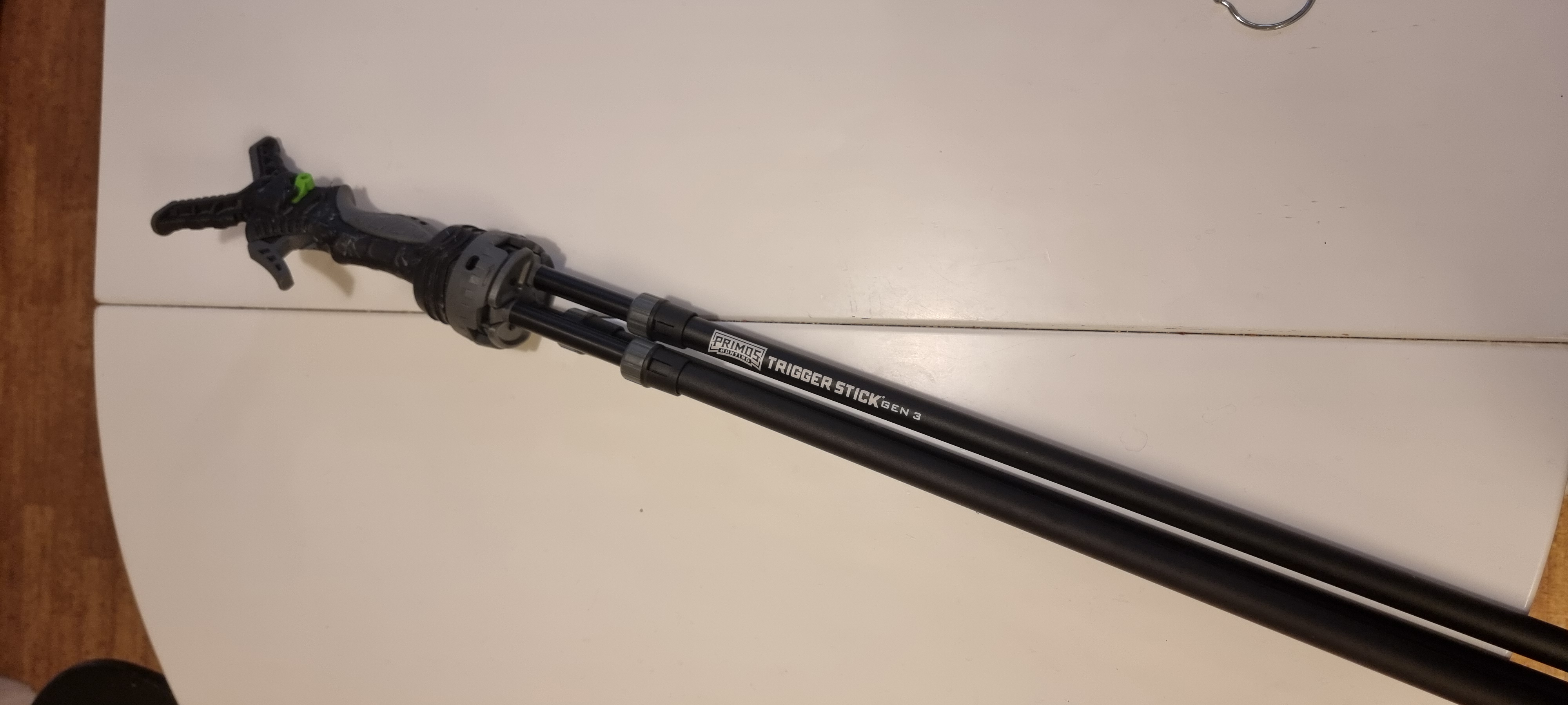 Tripod shooting stick