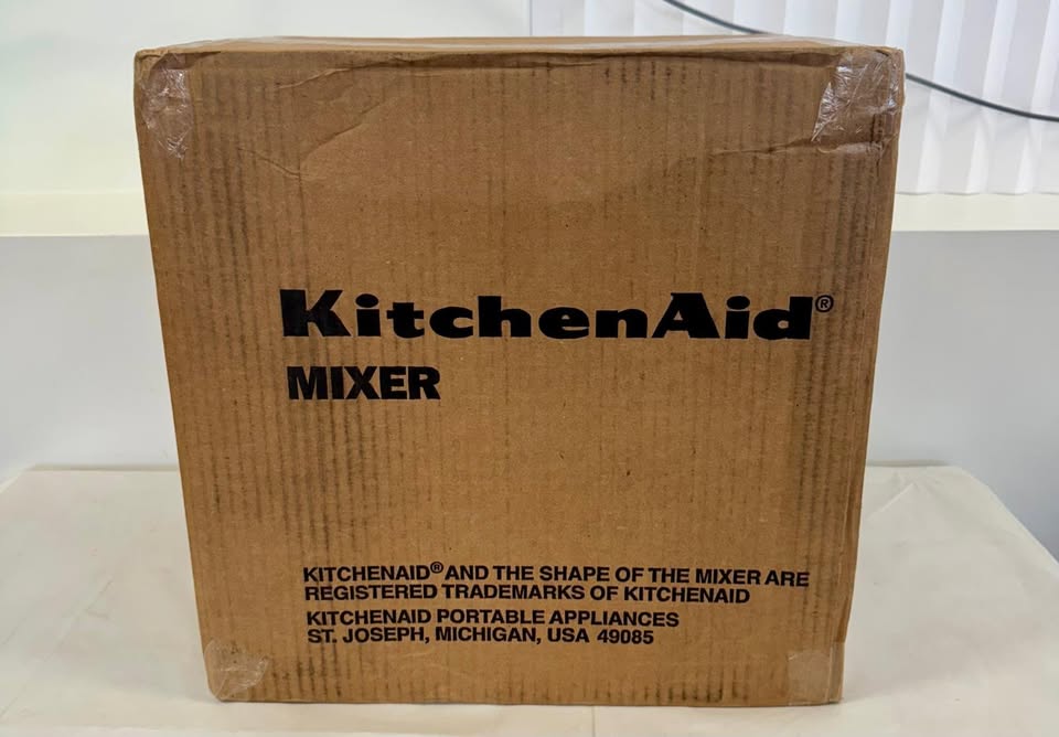 KitchenAid 5-qt Artisan Stand Mixer w/ Pastry Beater and Flex Edge - Empire Red