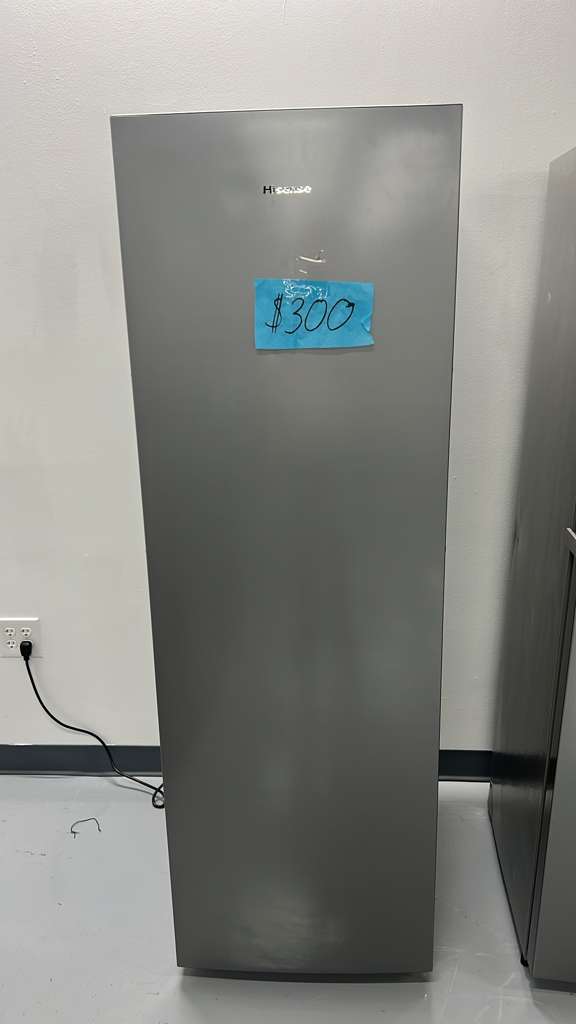 Hisense HFU101N1AVE 10.1 Cu Ft Convertible Refrigerator/Freezer White Freestanding