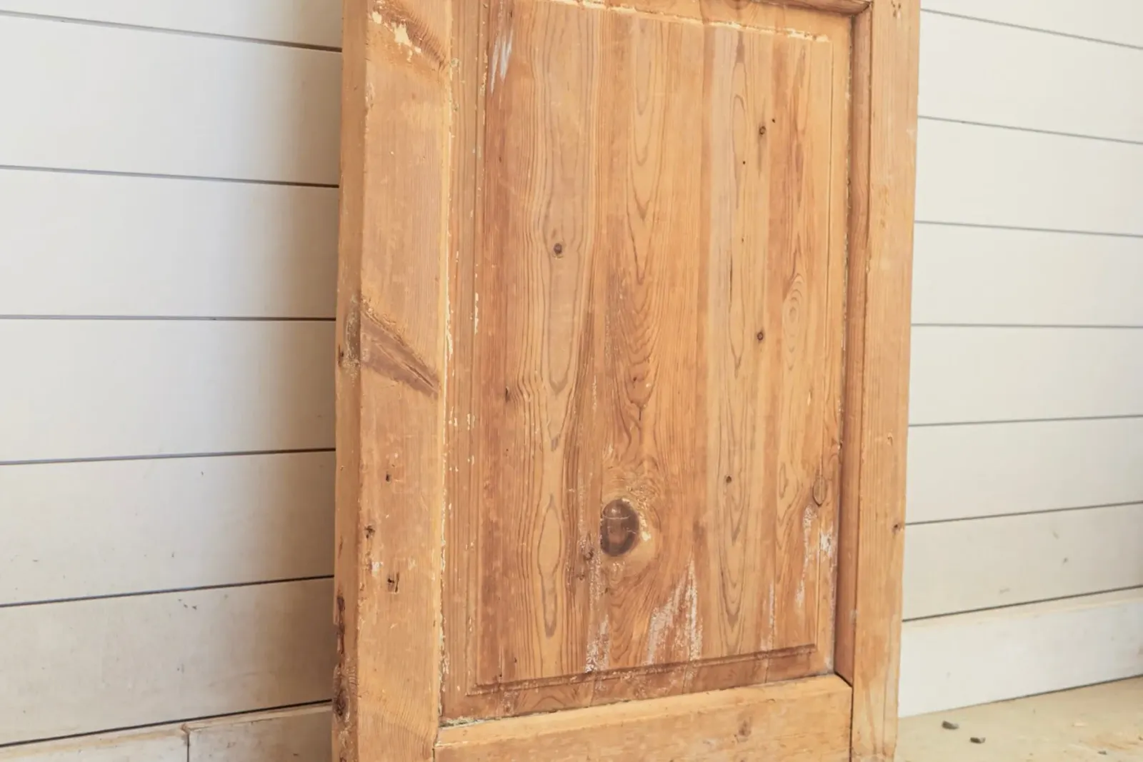 THE VICTOR SINGLE DOOR WITH GLASS