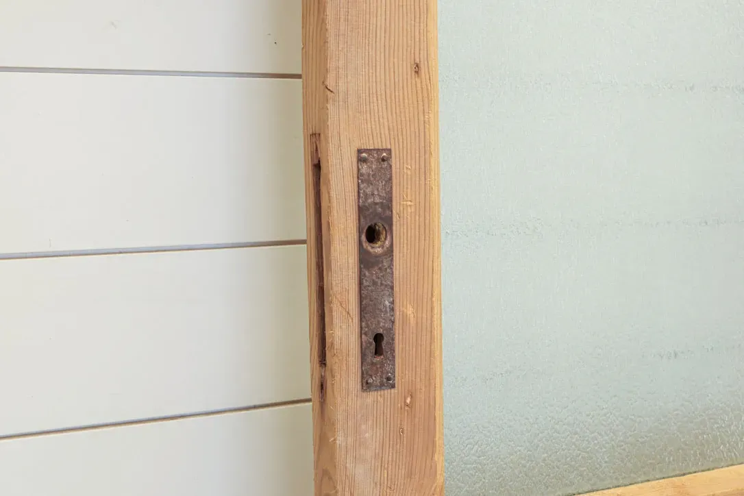 THE VICTOR SINGLE DOOR WITH GLASS