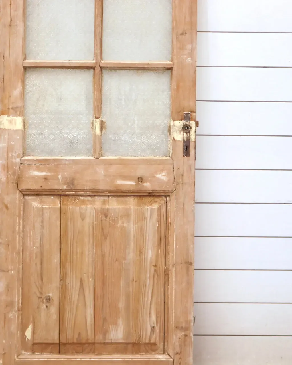 THE ILISE SINGLE DOOR WITH GLASS