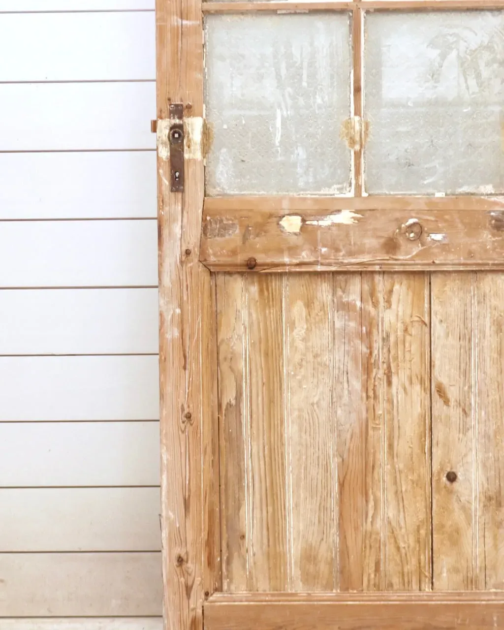 THE ILISE SINGLE DOOR WITH GLASS