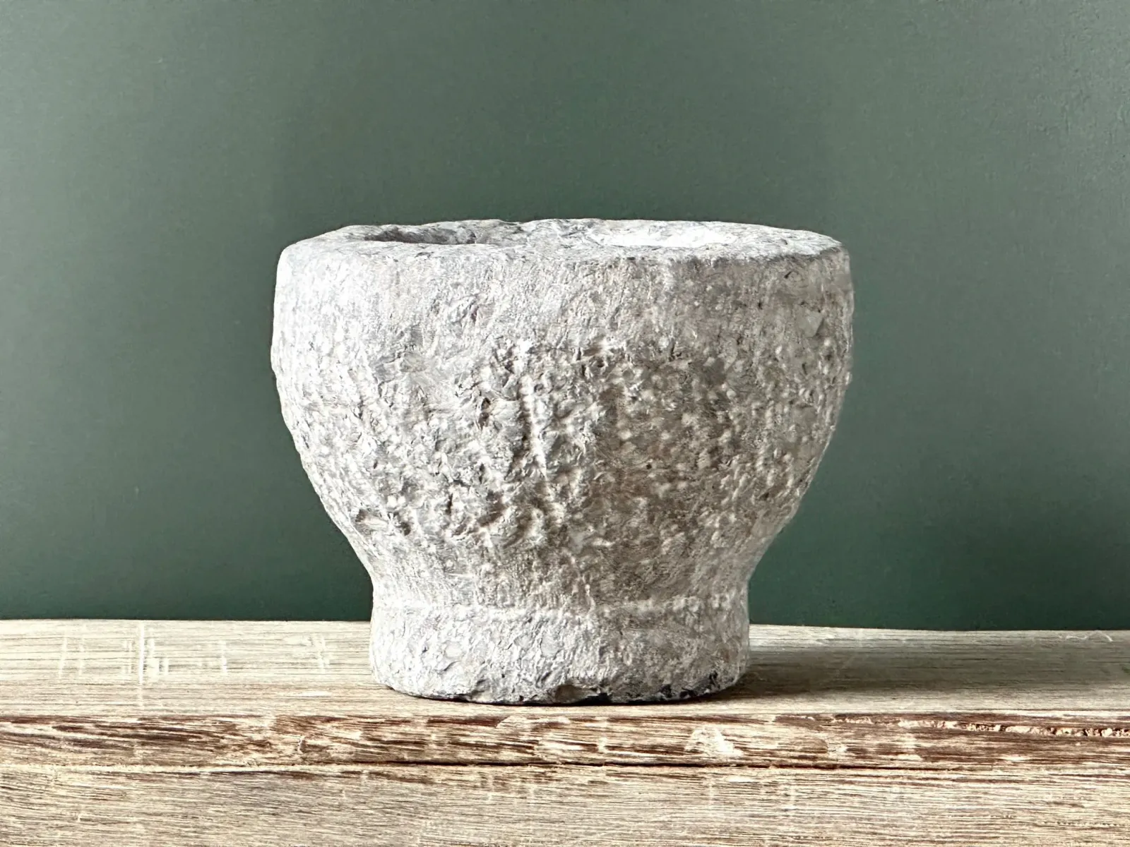 MORTISE AND PESTAL STONEWARE