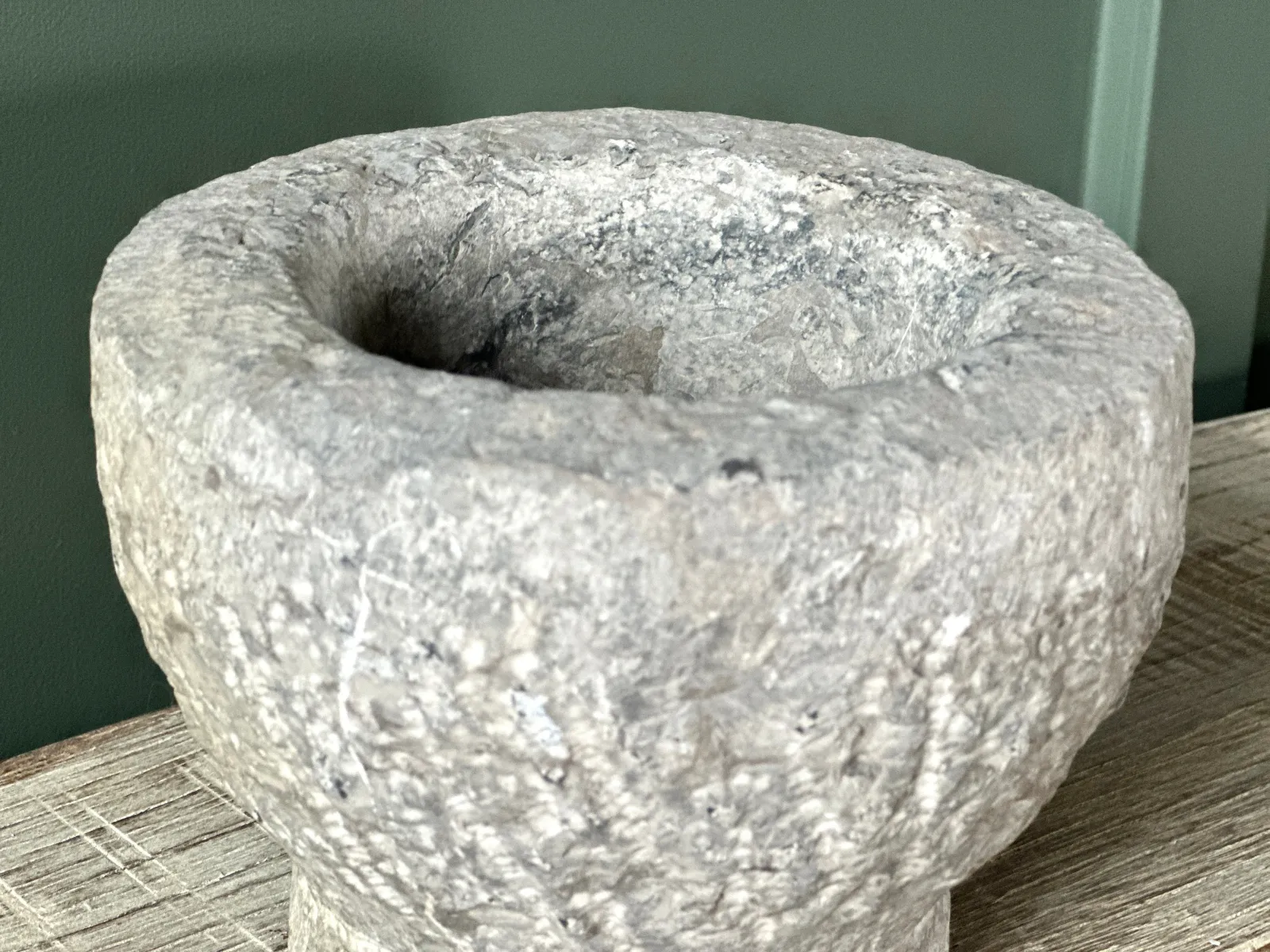 MORTISE AND PESTAL STONEWARE