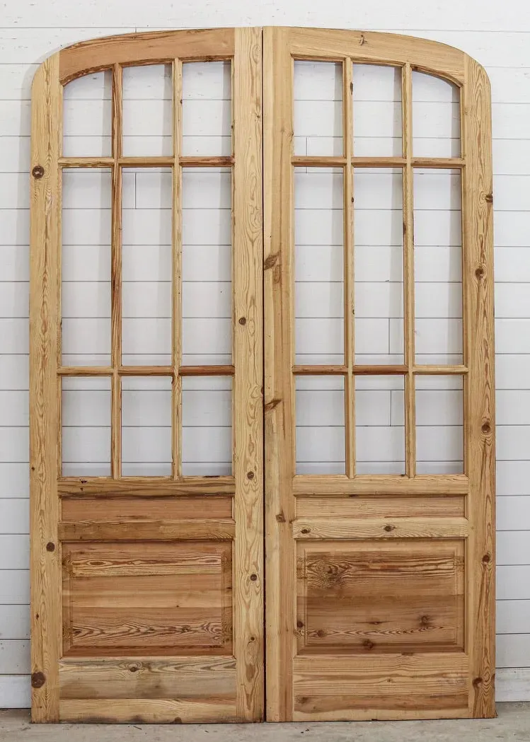 SIGNATURE ARCHED FRENCH SET WITH GLASS