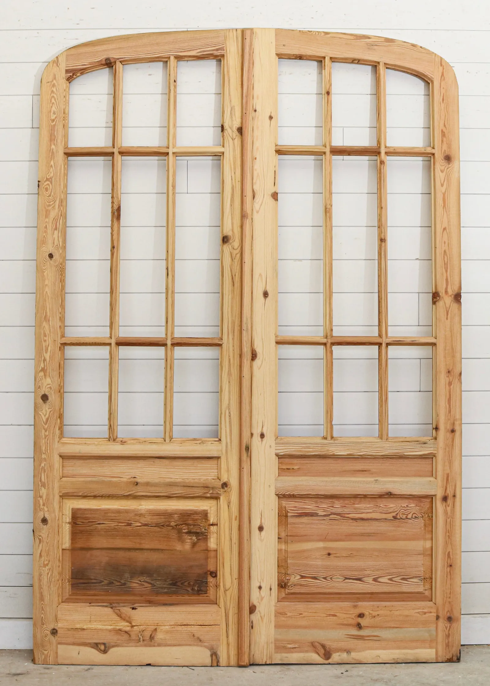 SIGNATURE ARCHED FRENCH SET WITH GLASS