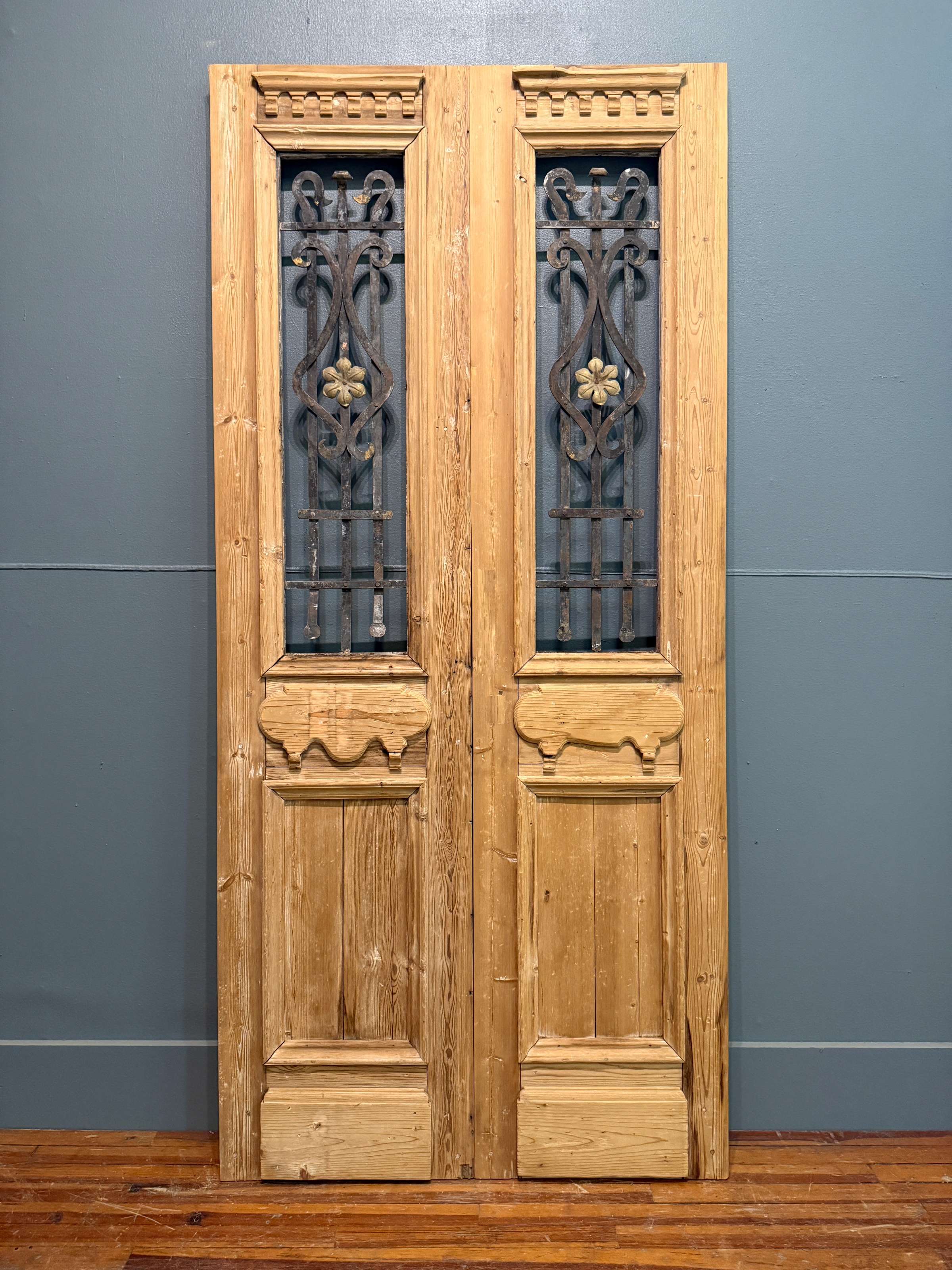 THE BRIARCLIFF IRON PAIR