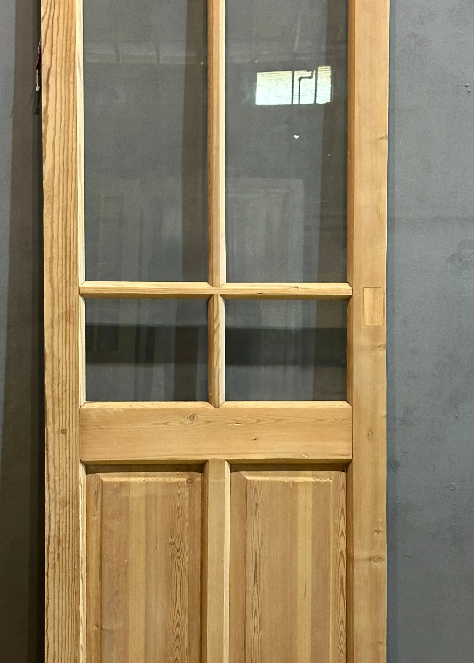 THE MACOA SINGLE GLASS DOOR