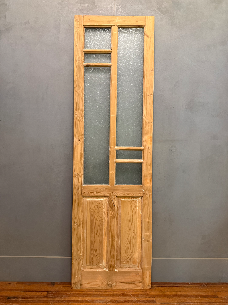 THE ELEVO SINGLE DOOR WITH GLASS