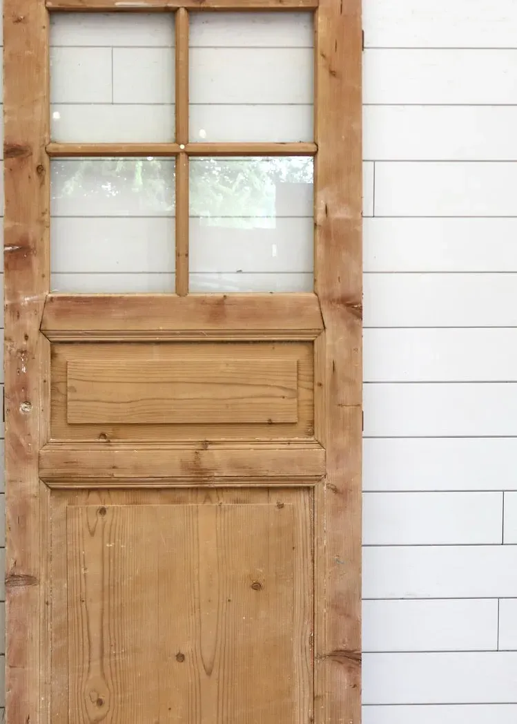 THE ROTH SINGLE DOOR WITH GLASS