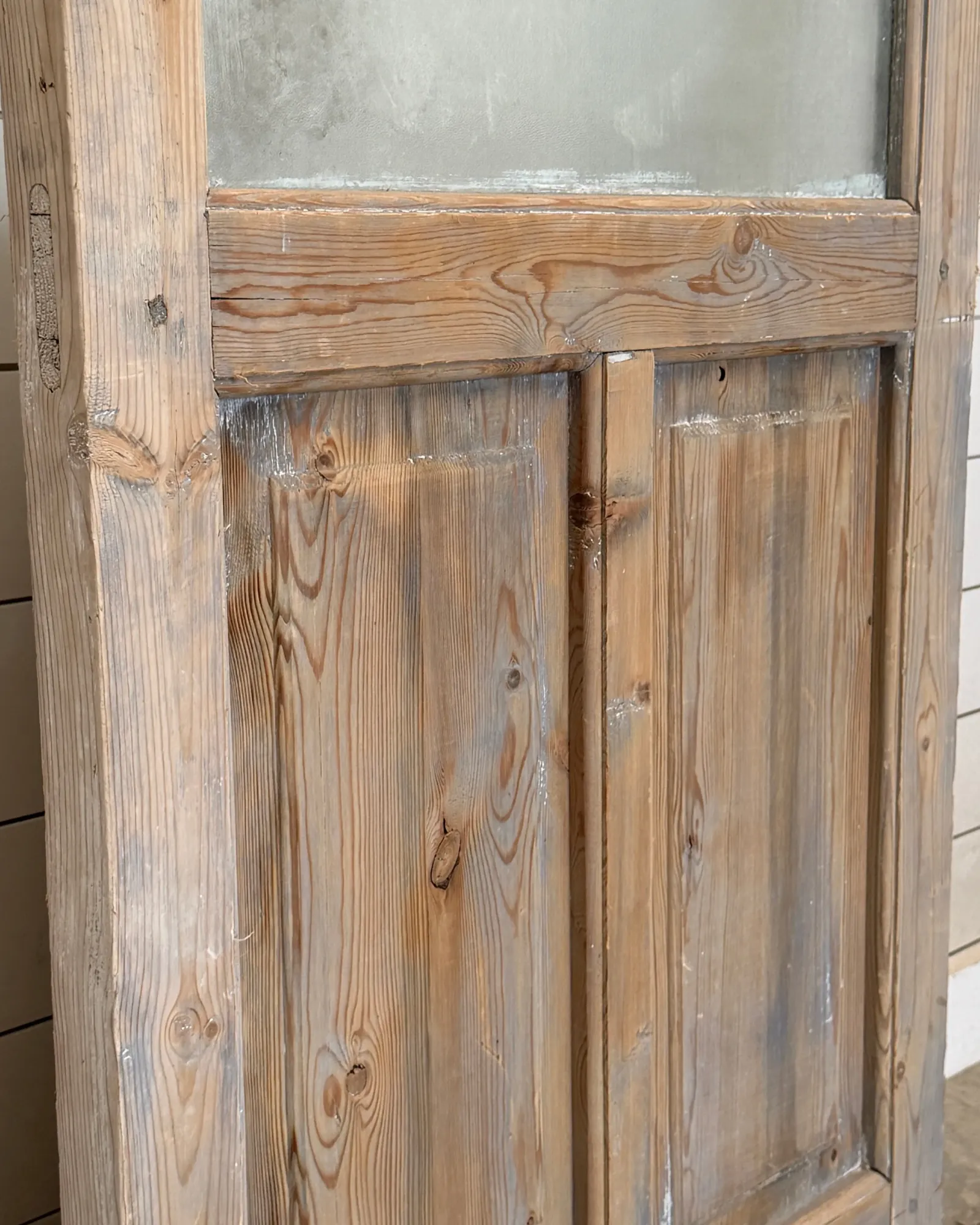 THE DICKSON SINGLE DOOR WITH GLASS