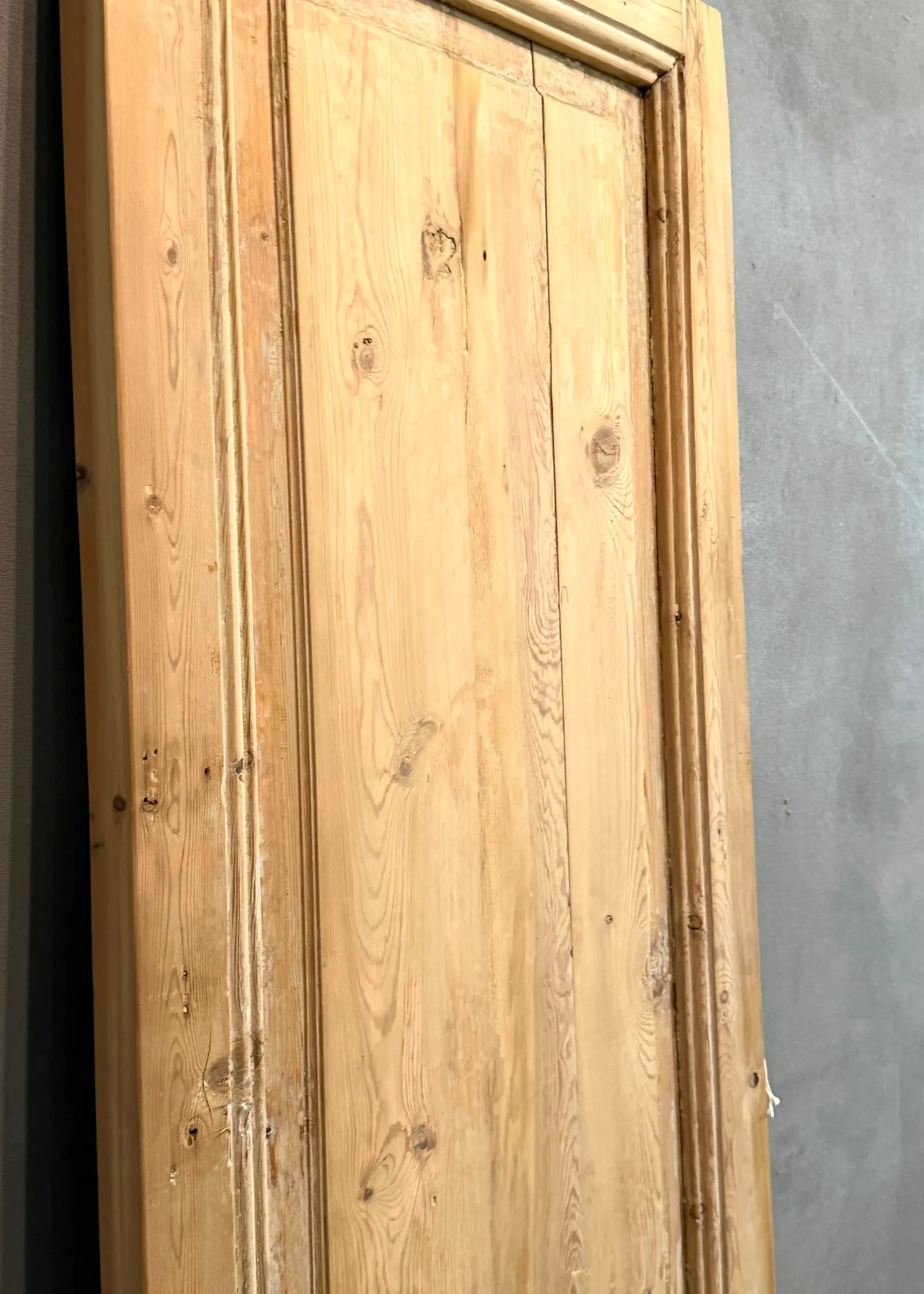 THE DILLON SINGLE SOLID DOOR