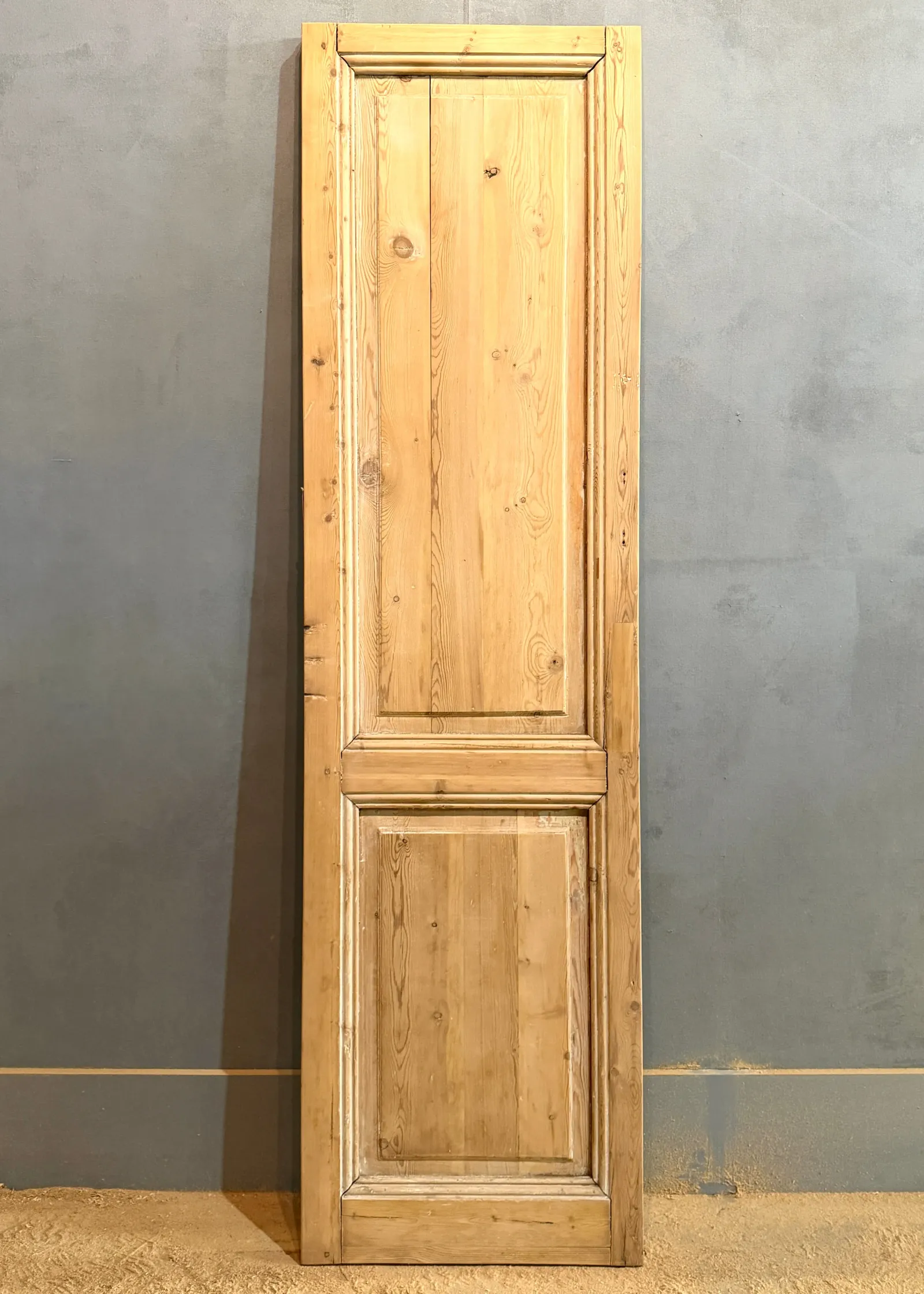 THE DILLON SINGLE SOLID DOOR