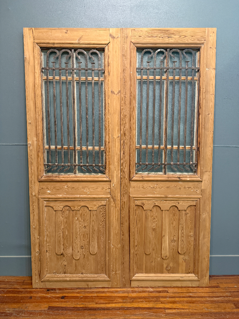 THE EVERLEIGH IRON PAIR WITH GLASS