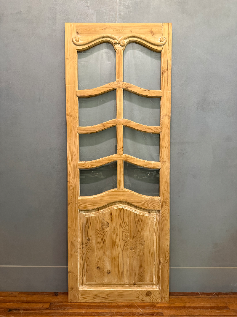 THE SWALLOWTAIL SINGLE DOOR WITH GLASS